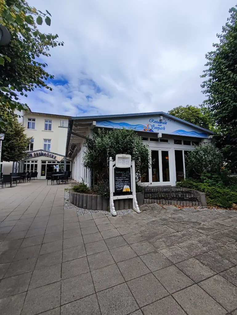 Außerhalb des Restaurants Zum Seepark